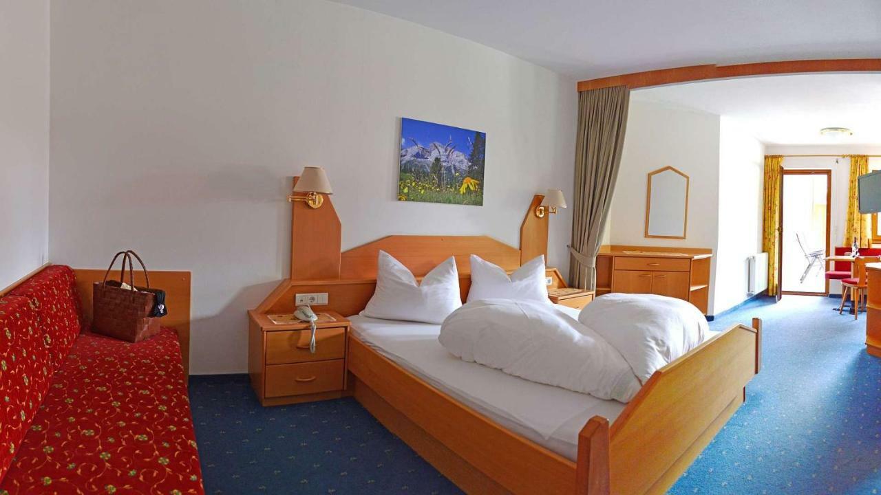 Hotel Trenker Braies  Exterior photo